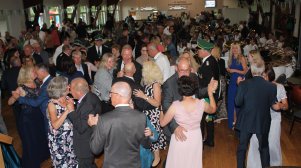 Schuetzenhochamt Fruehshoppen am Sonntag